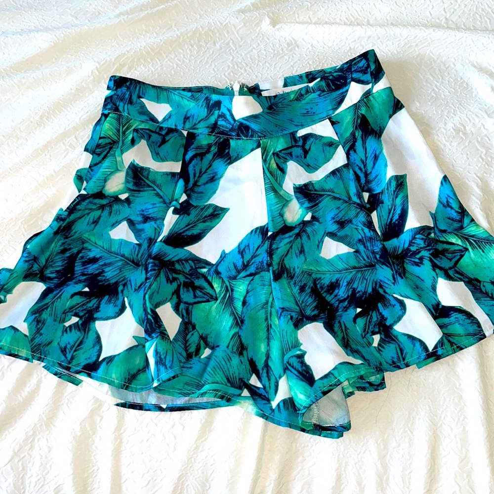Flowy Tropical shorts
